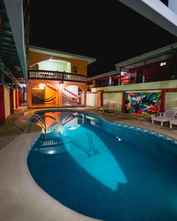 Hostel De Haan Jacó Buitenkant foto